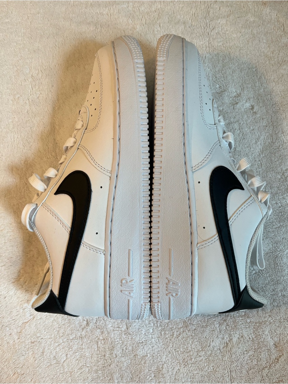 Nike Air Force 1 ‘07 low white and black leather sneakers size 6Y/7.5